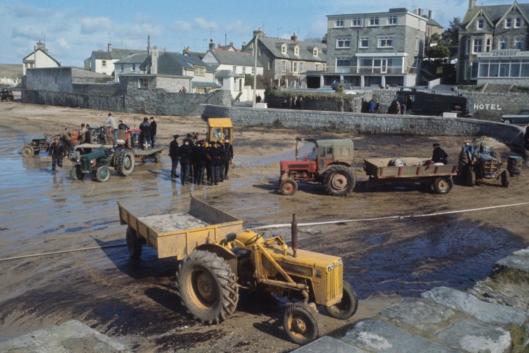 Work at Porth Beach after Torrey Canyon Disaster 1967